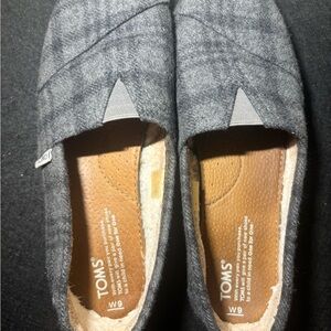 TOMS Women’s Classic Gray Bray Plaid Fleece Size 9